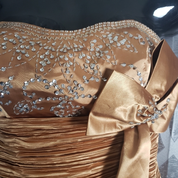 Gold Ruched Mini - Picture 3 of 8